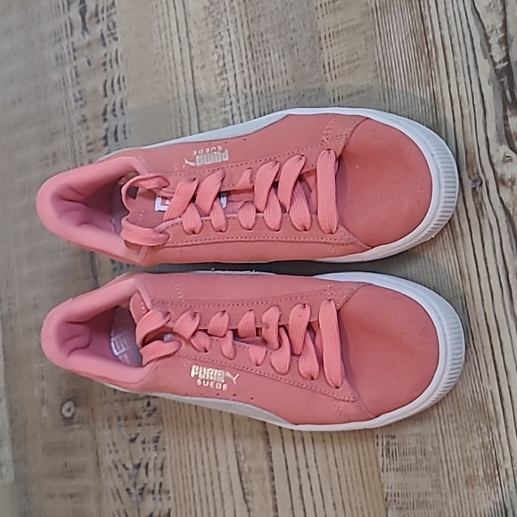 VINTAGE Puma Pink & Gray Suede Sneakers - Picture 2 of 6